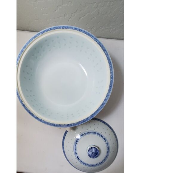 Stunning Chinese Porcelain Rice Eye Grain Covered Vegetable Serving Bowl Vintage - Picture 6 of 6